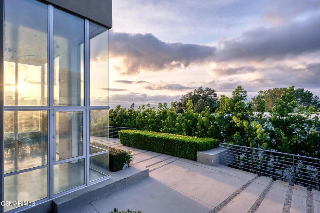 3681 Alomar Drive, Sherman Oaks, California 91423 home-pic-45